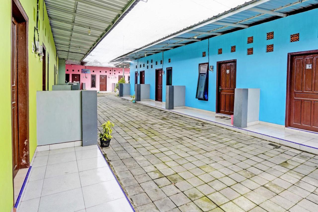 Spot On 92673 Gang Songo Syariah Homestaynearwisata Osing Banyuwangi  Exteriér fotografie